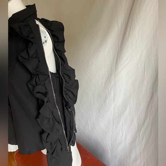 Black ruffle sleeve with zipper on the sides - Picture 5 of 10